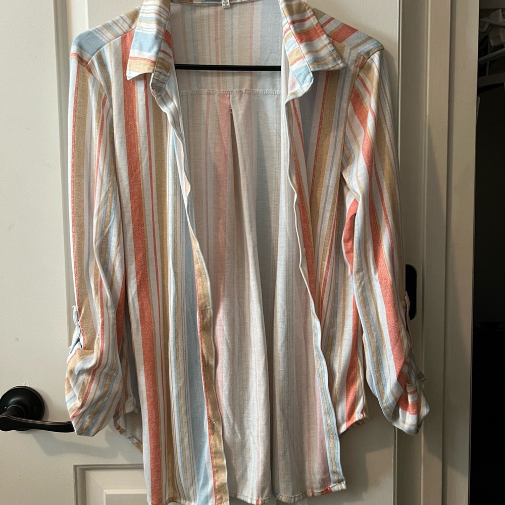 Blouse with buttons
